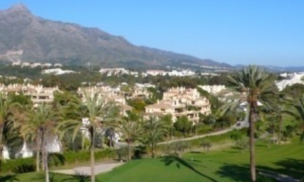 Marbella villa for sale: Frontline golf, moderne villa te koop in Nueva Andalucia - Marbella 5