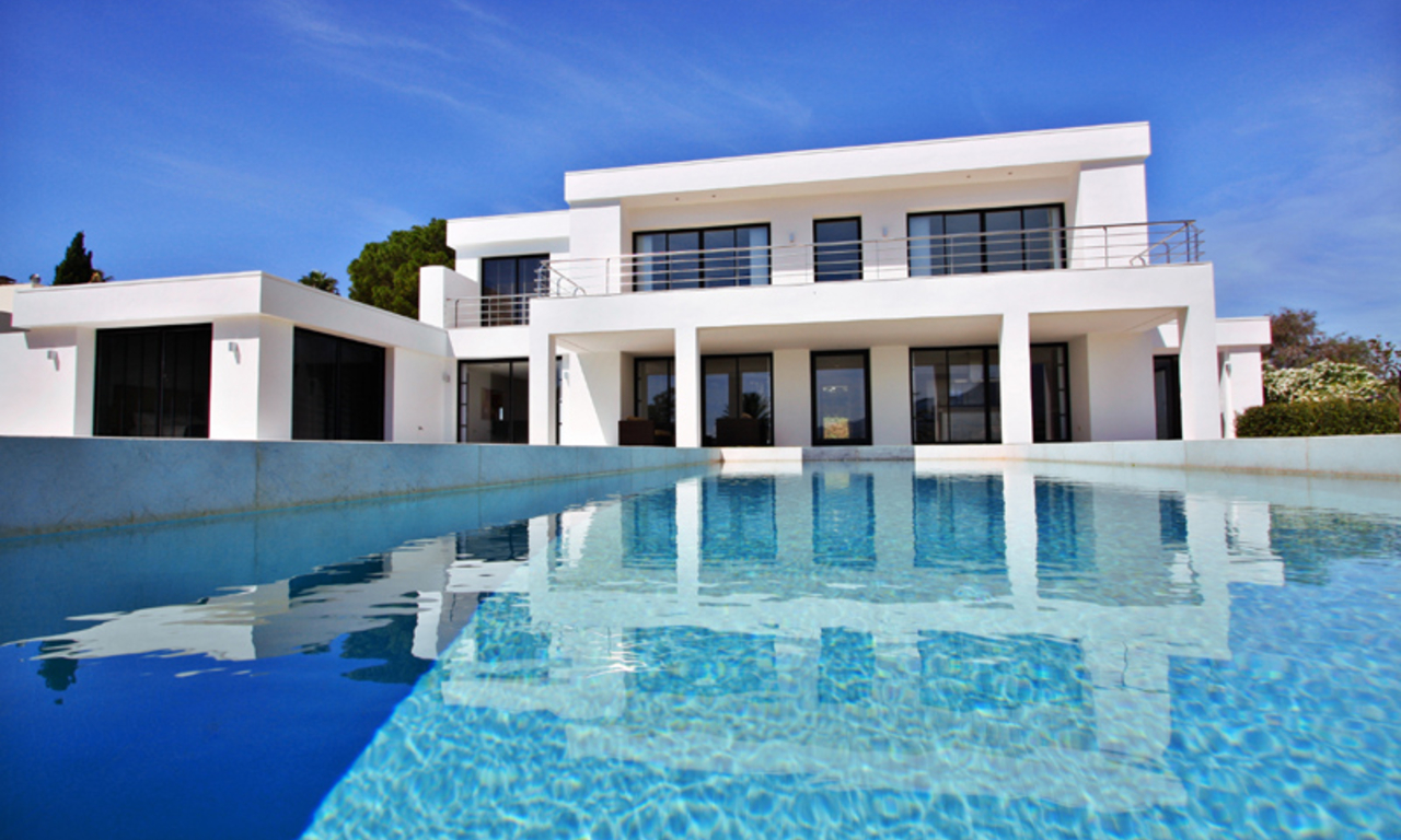 Marbella villa for sale: Frontline golf, moderne villa te koop in Nueva Andalucia - Marbella 1