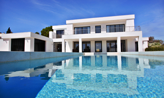 Marbella villa for sale: Frontline golf, moderne villa te koop in Nueva Andalucia - Marbella 1