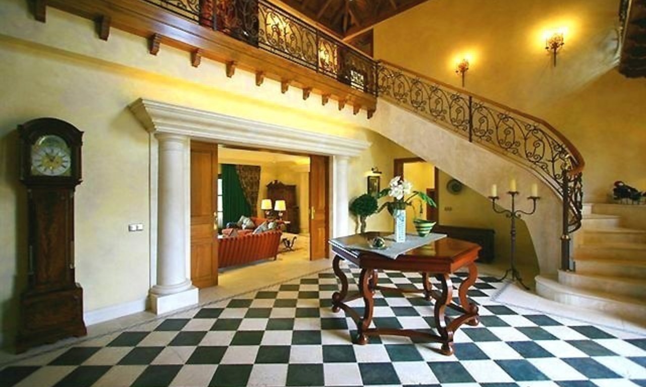 Luxueuze villa te koop, gated secure golf resort, Marbella Benahavis Costa del Sol 4