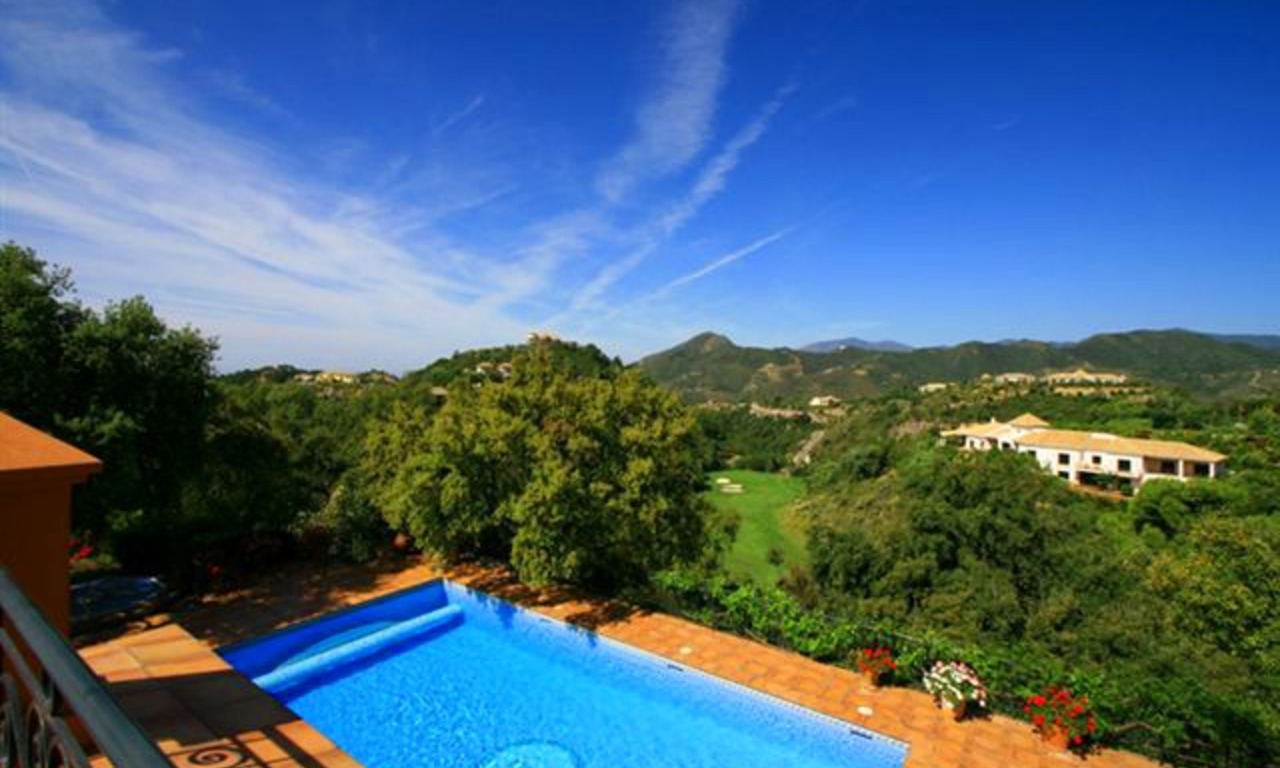 Luxueuze villa te koop, gated secure golf resort, Marbella Benahavis Costa del Sol 2