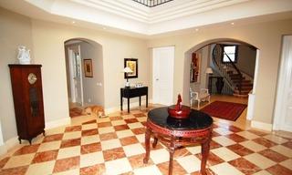 Elegante exclusieve villa te koop in Puerto Banus te Marbella 11