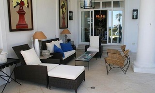 Luxe Villa te koop, direct aan strand in Marbella West 4
