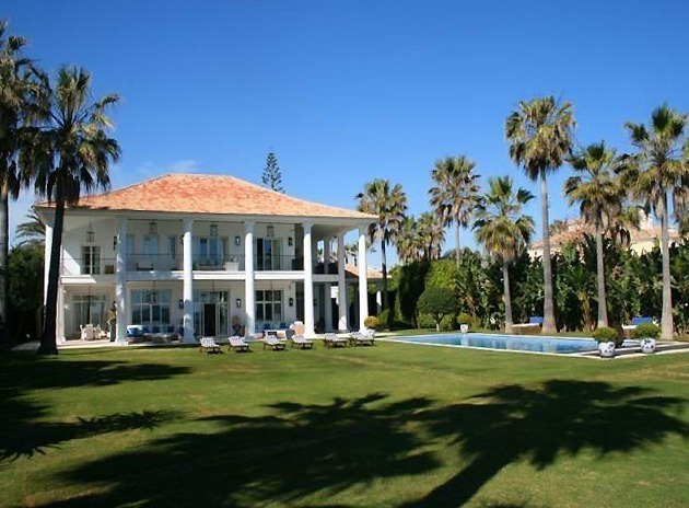 Luxe Villa te koop, direct aan strand in Marbella West