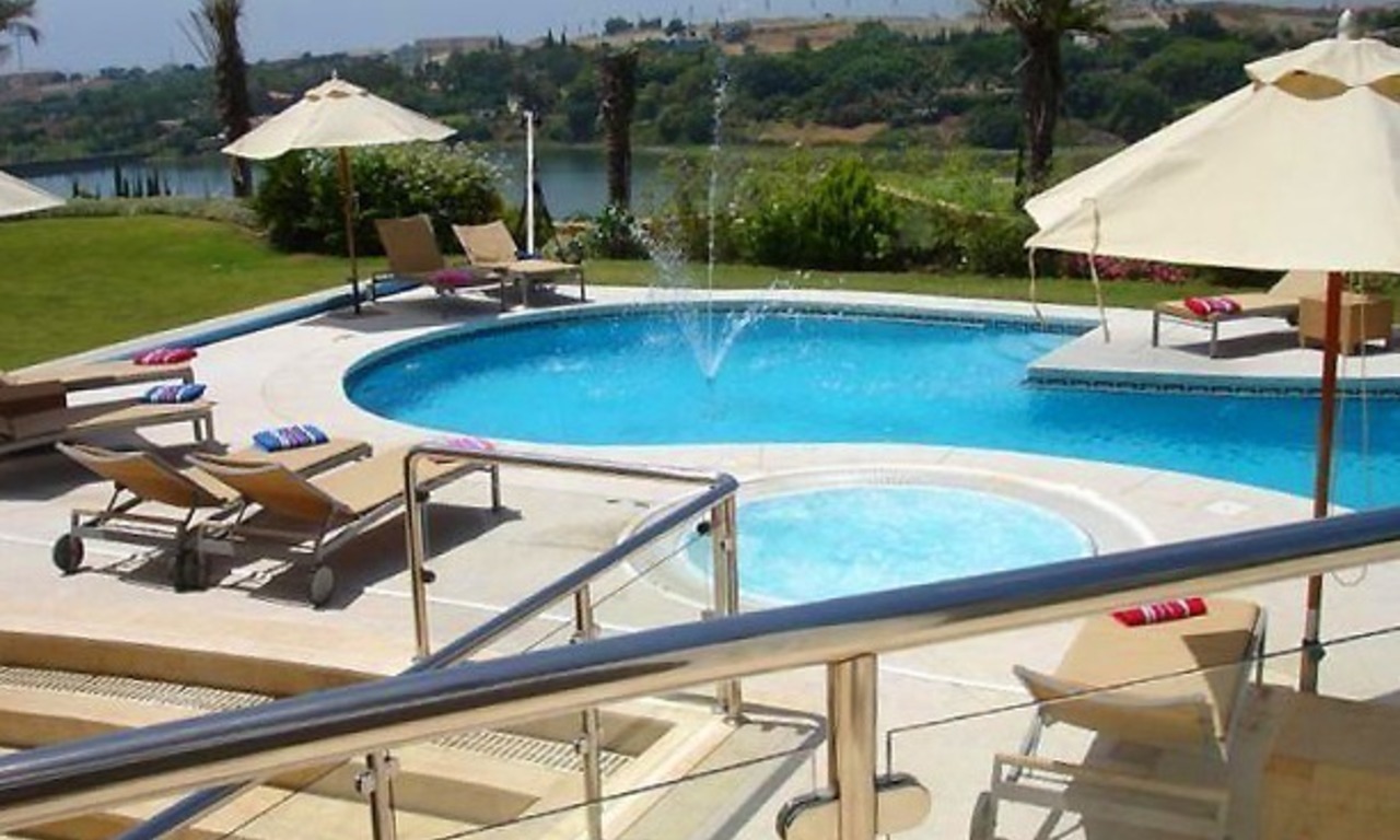 Moderne Villa te koop, frontline golf, Marbella - Benahavis 7