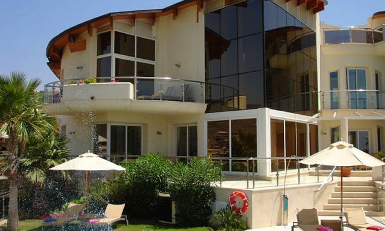 Moderne Villa te koop, frontline golf, Marbella - Benahavis 2