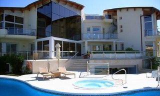 Moderne Villa te koop, frontline golf, Marbella - Benahavis 5
