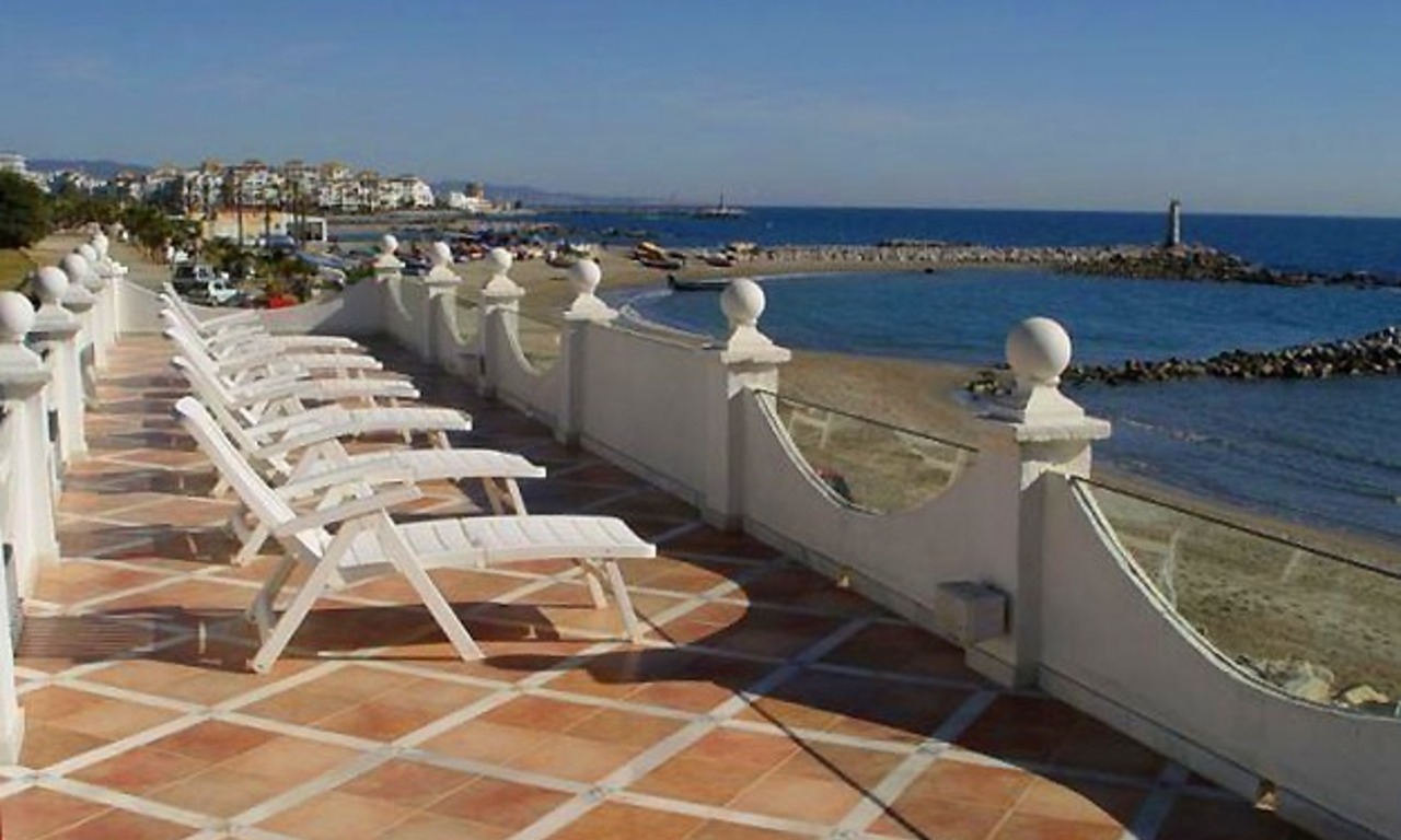 Exclusive beachfront Villa te koop, eerste lijn strand te Puerto Banus - Marbella 16