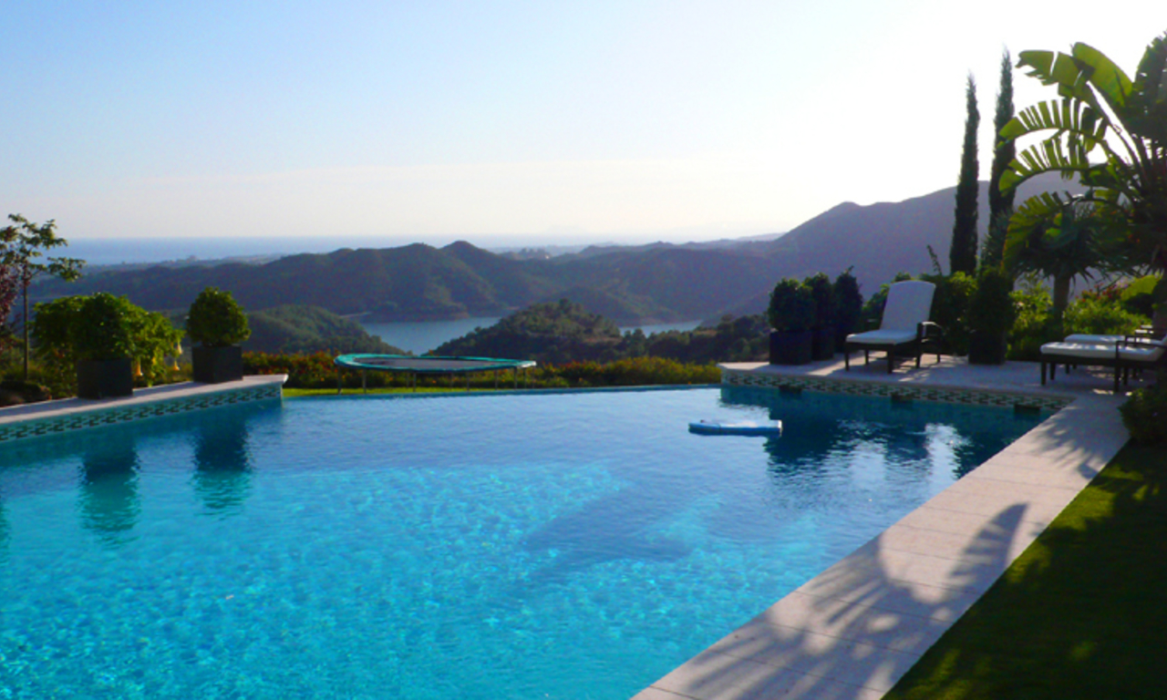 Exclusieve luxe villa te koop in Marbella op een groot privaat perceel met panoramisch uitzicht 6