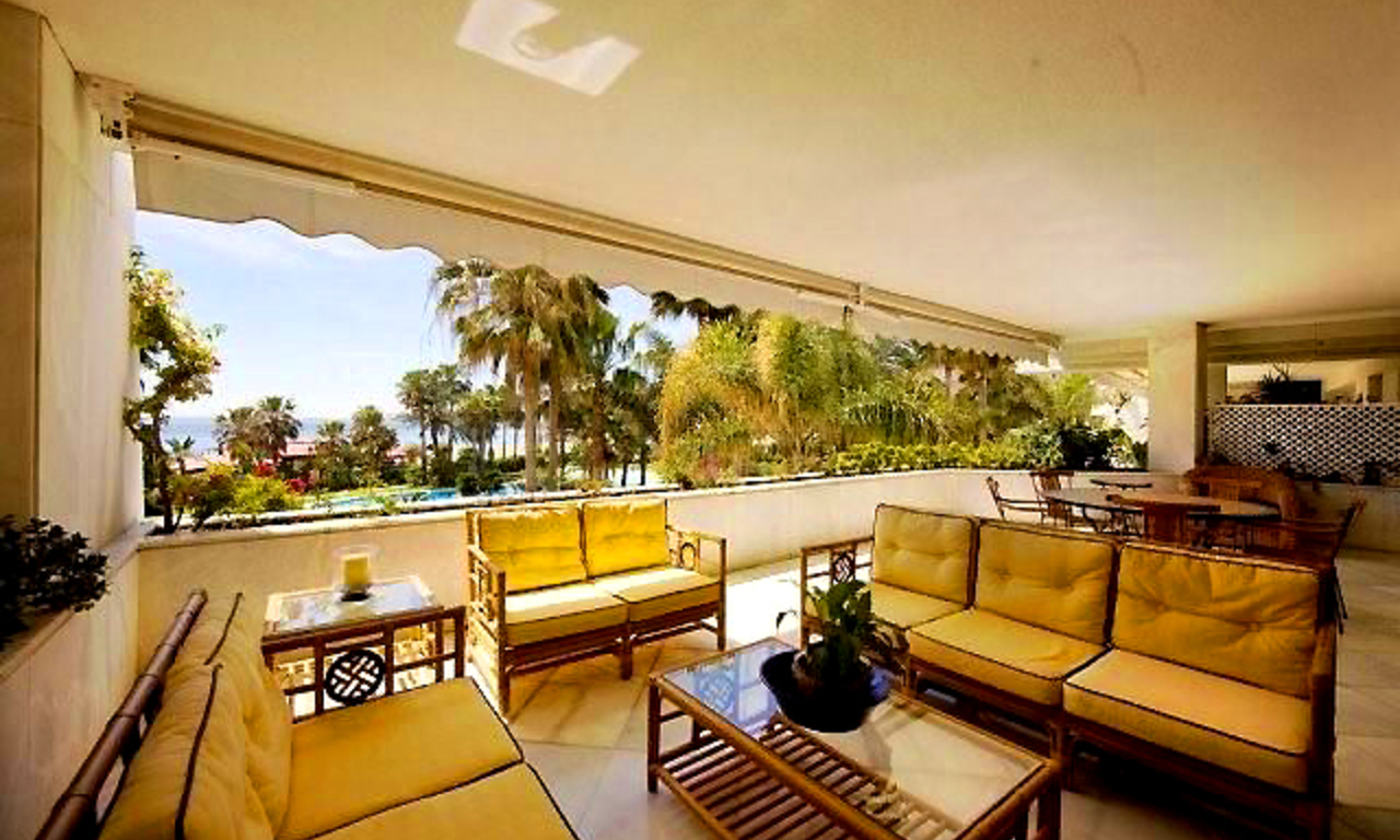 Beachfront appartement te koop, eerste lijn strand, Puerto Banus - Marbella 1