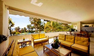 Beachfront appartement te koop, eerste lijn strand, Puerto Banus - Marbella 1