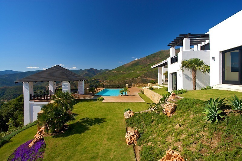 Nieuwe moderne villa te koop in exclusief golf resort te Benahavis - Marbella