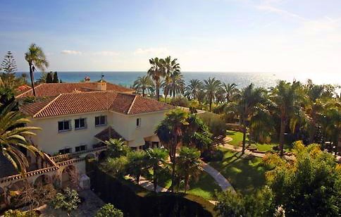 Beachfront villa te koop, eerstelijnstrand, Los Monteros Playa, Marbella