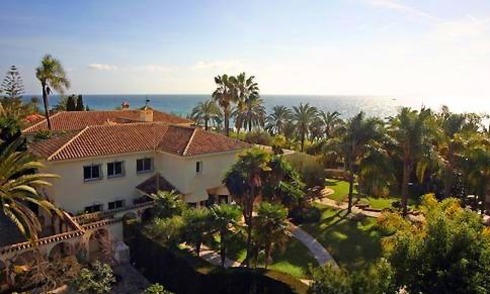 Beachfront villa te koop, eerstelijnstrand, Los Monteros Playa, Marbella 