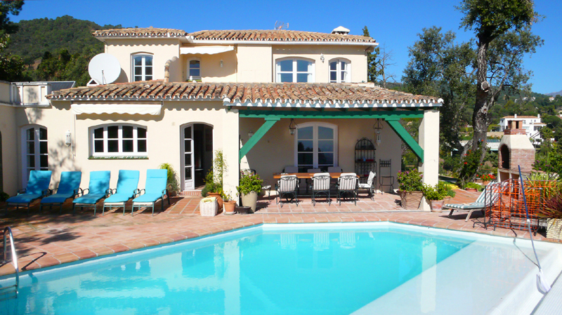 Villa met zeezicht te koop in El Madronal te Benahavis - Marbella