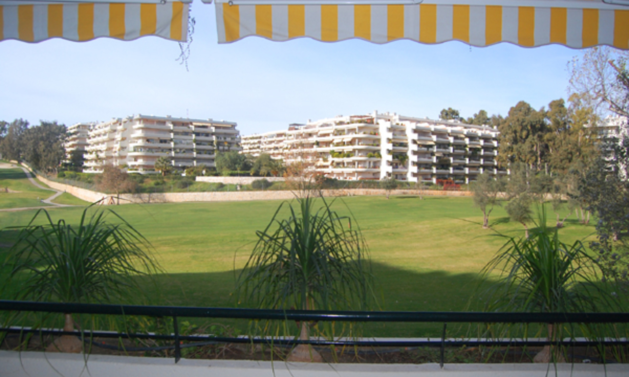 Frontline golf appartement te koop, Marbella - Benahavis 0
