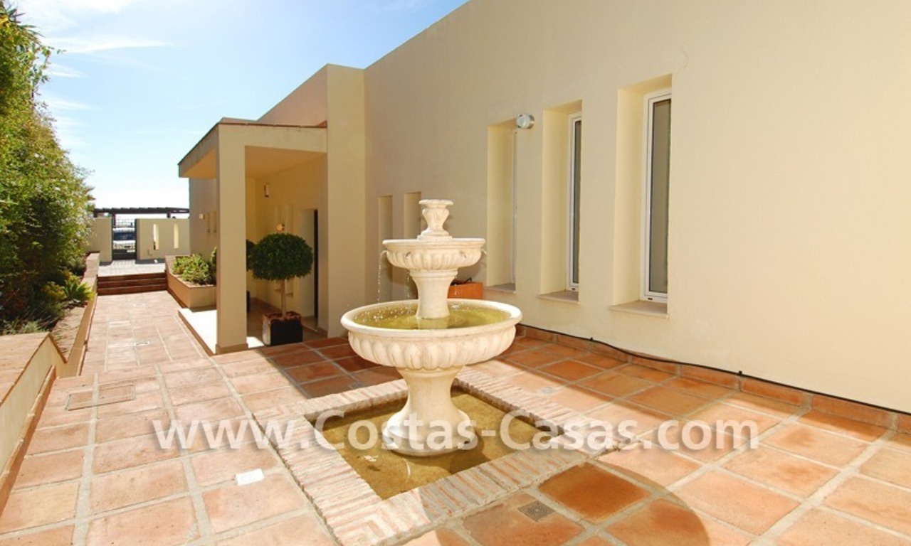 Luxe villa in moderne stijl te koop in Marbella 4