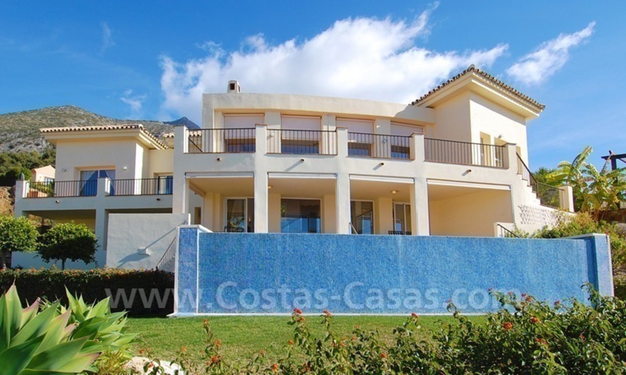 Luxe villa in moderne stijl te koop in Marbella 1
