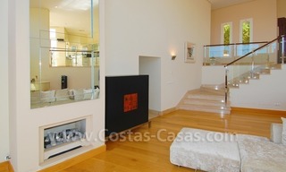 Luxe villa in moderne stijl te koop in Marbella 9