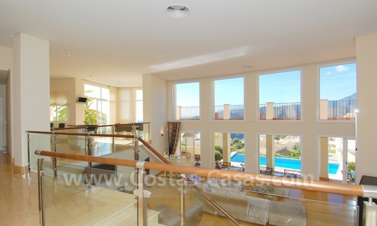 Luxe villa in moderne stijl te koop in Marbella 5