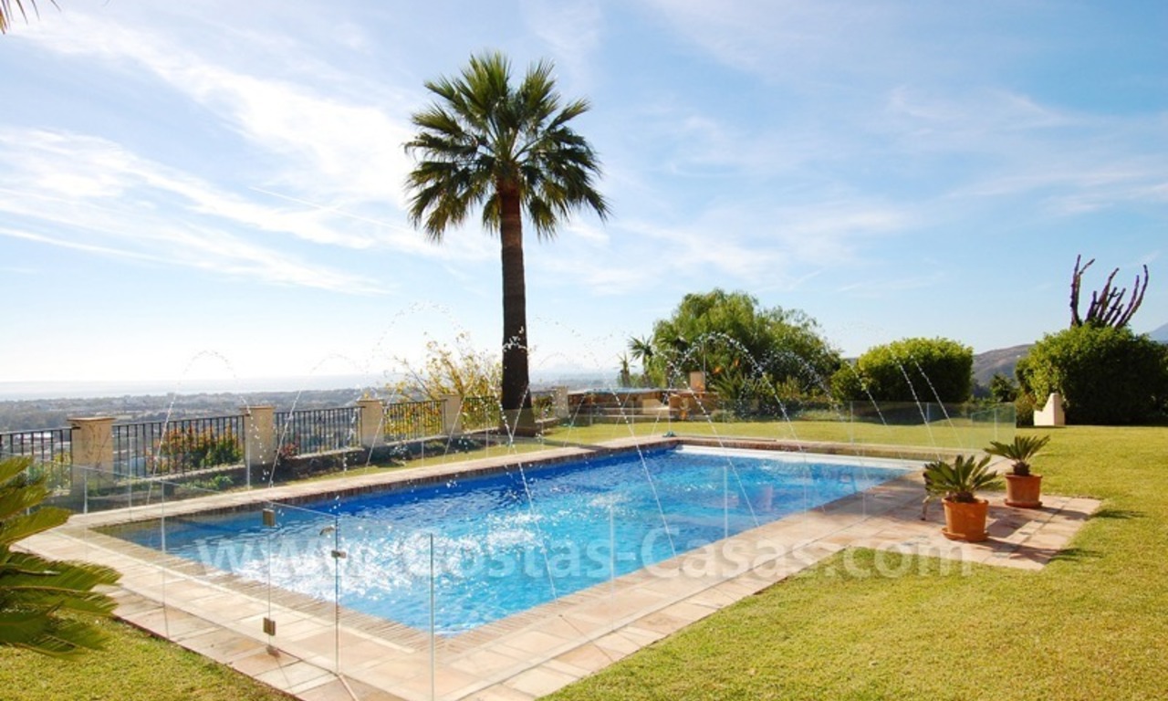 Exclusieve villa te koop, prestigieuze urbanisatie, Marbella – Benahavis, met een spectaculair panoramisch uitzicht 7