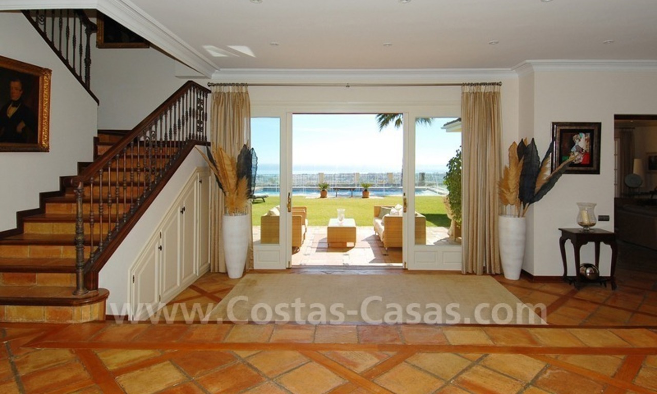 Exclusieve villa te koop, prestigieuze urbanisatie, Marbella – Benahavis, met een spectaculair panoramisch uitzicht 16