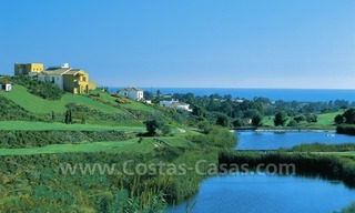 Luxueuze frontline golf villa te koop, Marbella – Benahavis, met panoramisch zicht over de golfbaan, zee en bergen 2