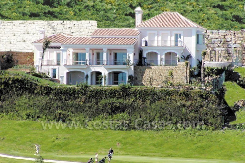 Luxe eerstelijngolf golf koop villa in Marbella - Benahavis met panoramisch zicht over de golfbaan, zee en bergen