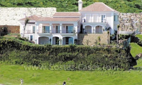 Luxe eerstelijngolf golf koop villa in Marbella - Benahavis met panoramisch zicht over de golfbaan, zee en bergen 