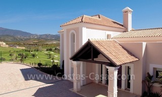 Luxe eerstelijngolf golf koop villa in Marbella - Benahavis met panoramisch zicht over de golfbaan, zee en bergen 1