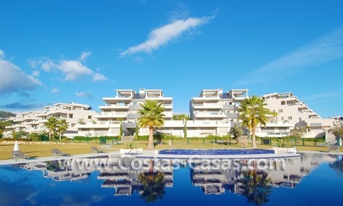 Moderne luxe golf appartementen te koop met zeezicht in het gebied van Marbella - Benahavis 