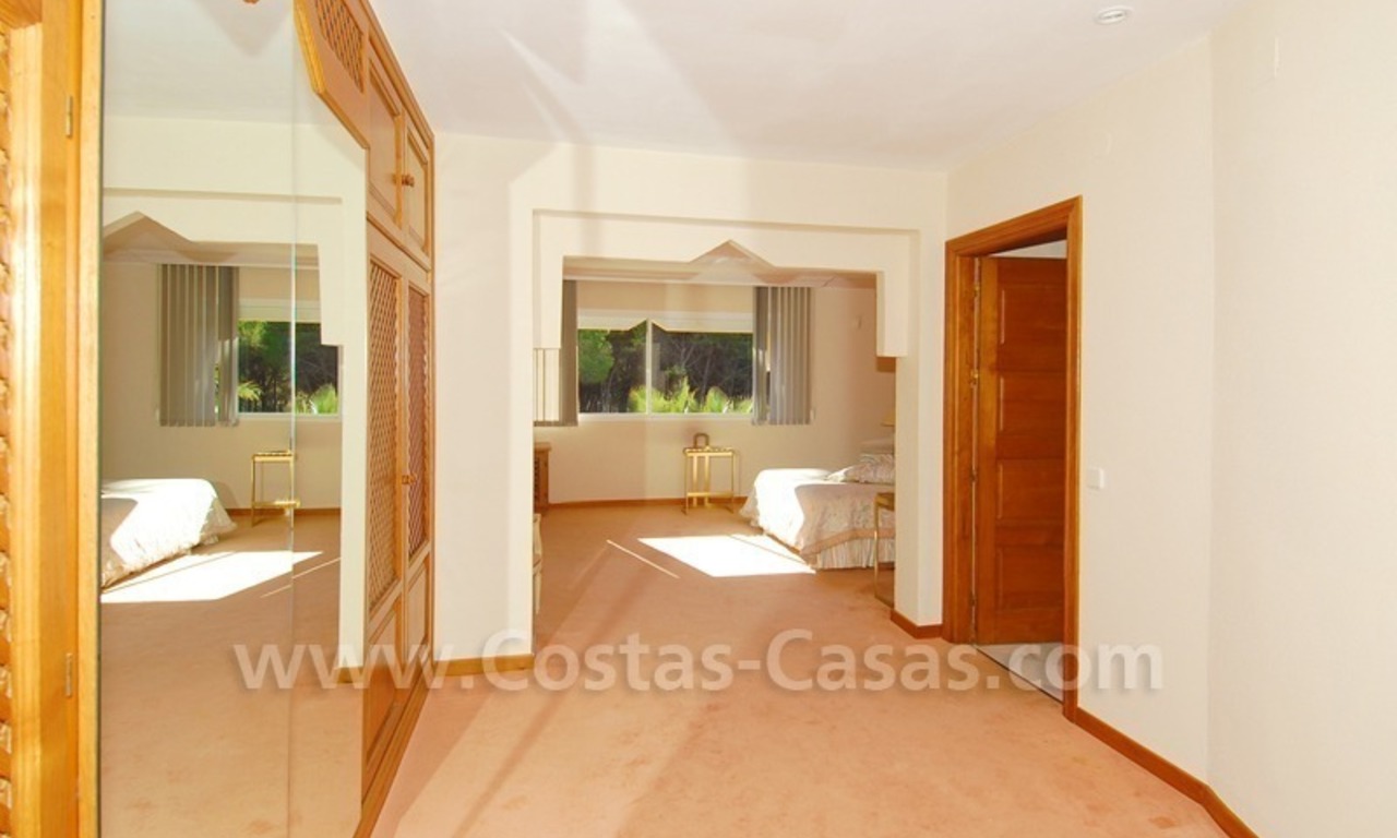 Villa te koop nabij het strand in het gebied tussen Marbella en Estepona 20
