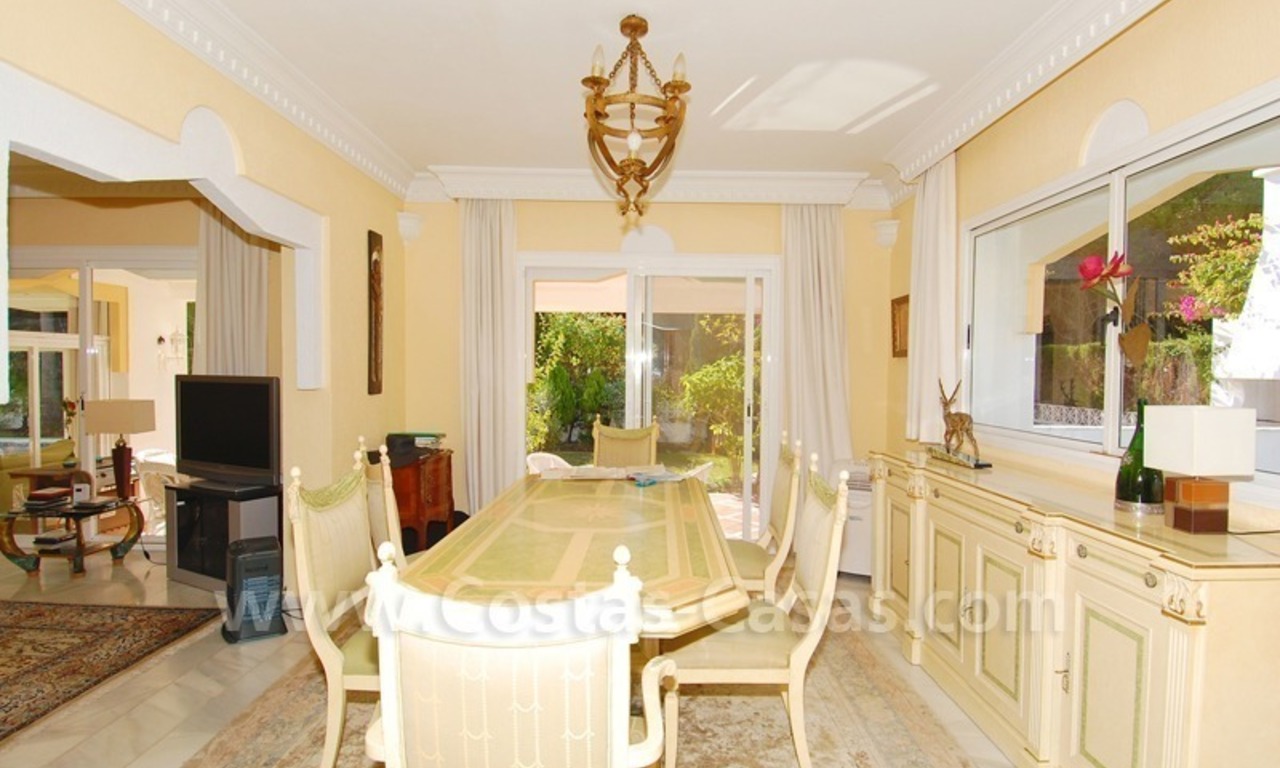 Villa te koop nabij het strand in het gebied tussen Marbella en Estepona 13