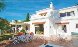 Villa te koop nabij het strand in het gebied tussen Marbella en Estepona 1