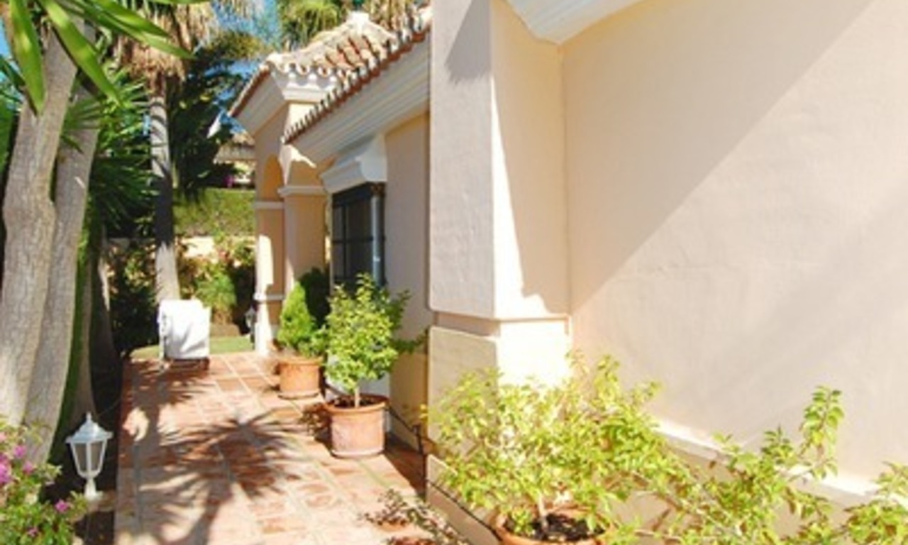 Beachside Villa te koop nabij het strand in Marbella 5