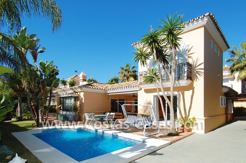 Beachside Villa te koop nabij het strand in Marbella 