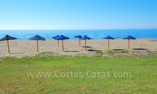 Moderne villa te koop nabij het strand in het gebied tussen Marbella en Estepona 23