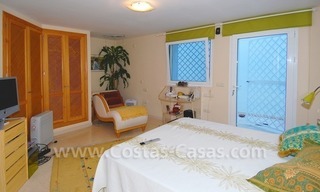 Moderne villa te koop nabij het strand in het gebied tussen Marbella en Estepona 14