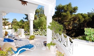 Moderne villa te koop nabij het strand in het gebied tussen Marbella en Estepona 20