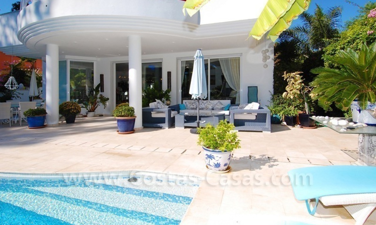 Moderne villa te koop nabij het strand in het gebied tussen Marbella en Estepona 5