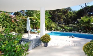 Moderne villa te koop nabij het strand in het gebied tussen Marbella en Estepona 7