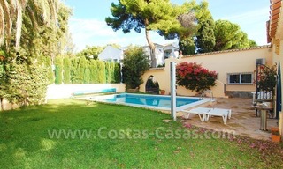 Beachside villa te koop dichtbij het strand te Marbella 7