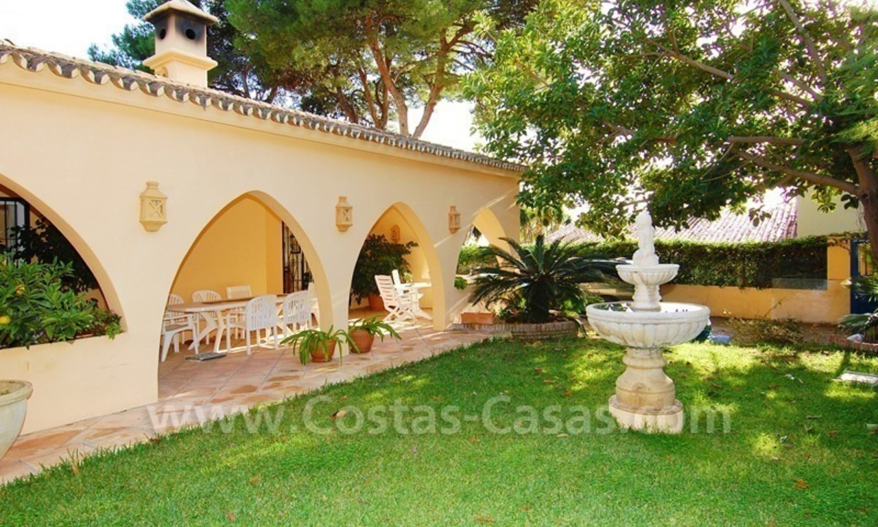 Beachside villa te koop dichtbij het strand te Marbella 1