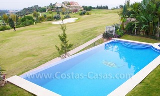 Exclusieve ruime villa mansion te koop direct aan de golf in Marbella - Benahavis 2