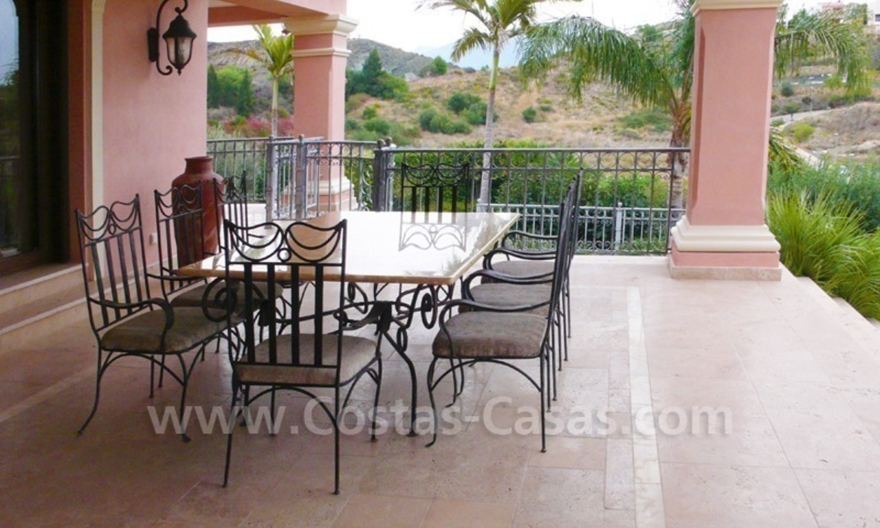 Exclusieve ruime villa mansion te koop direct aan de golf in Marbella - Benahavis 8