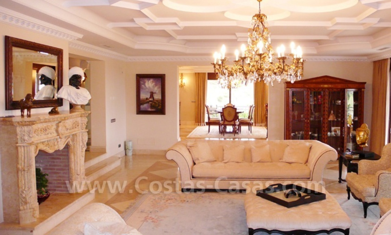 Exclusieve ruime villa mansion te koop direct aan de golf in Marbella - Benahavis 16