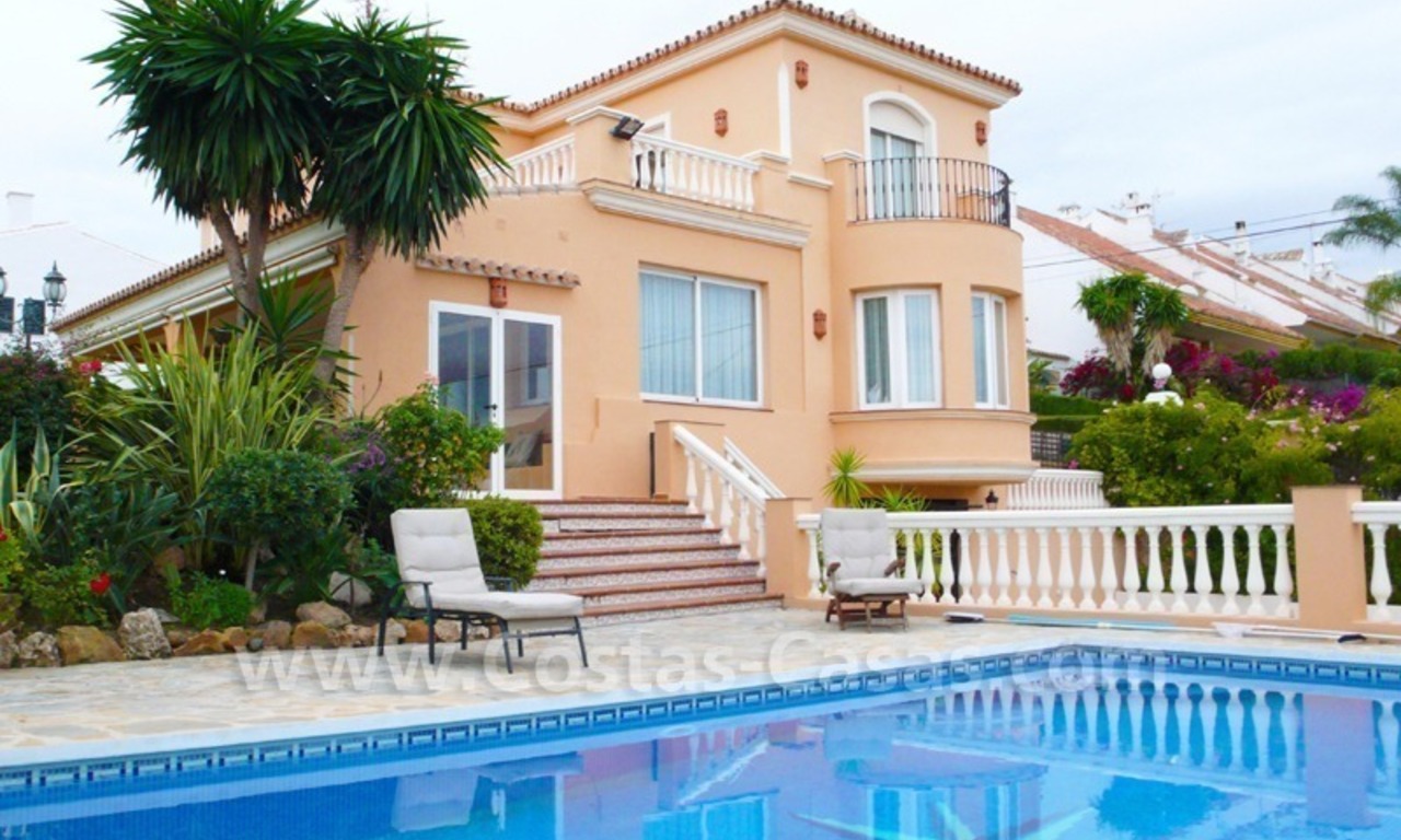 Villa te koop gelegen tussen verscheidene bekende golfbanen in het gebied van Estepona – Benahavis – Marbella 1