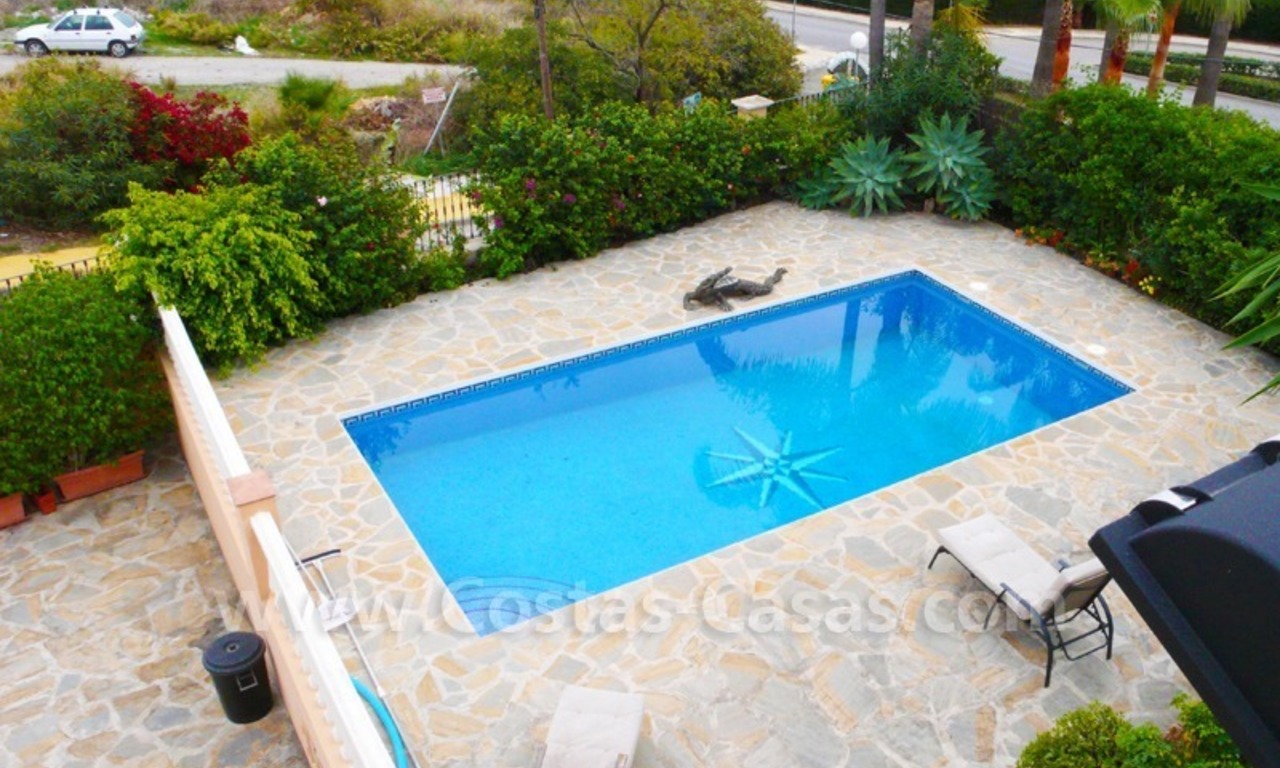 Villa te koop gelegen tussen verscheidene bekende golfbanen in het gebied van Estepona – Benahavis – Marbella 4