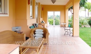 Villa te koop gelegen tussen verscheidene bekende golfbanen in het gebied van Estepona – Benahavis – Marbella 11
