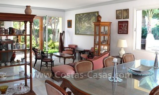 Beachside villa te koop, dichtbij het strand, Los Monteros - Marbella 6